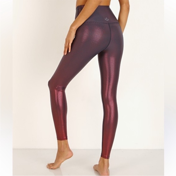 NWT Beyond Yoga Red & Black Leggings sz S - Picture 1 of 15